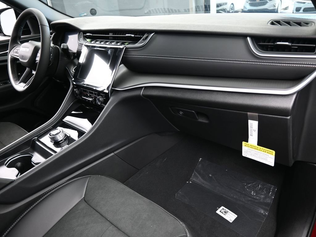 New 2025 Jeep Grand Cherokee Laredo image 39