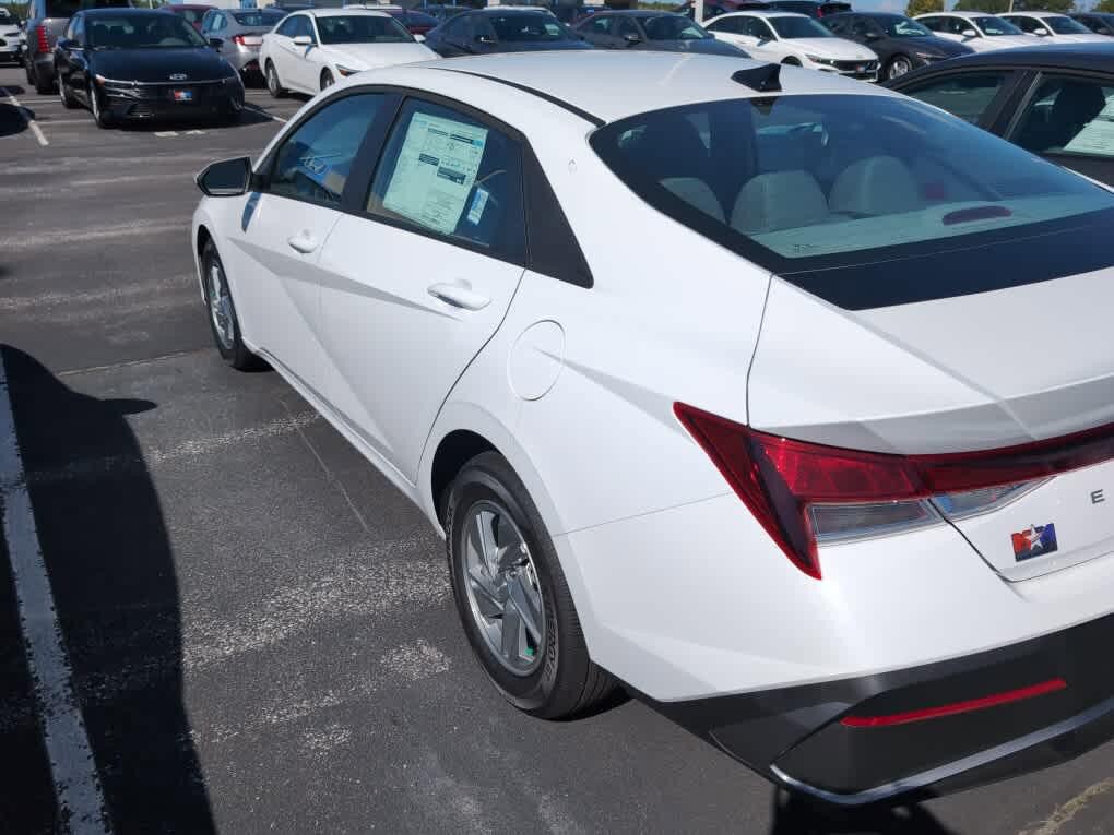 New 2026 Hyundai Elantra SE FWD image 16