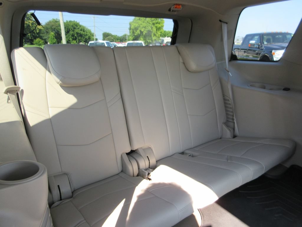 Certified 2020 Cadillac Escalade Premium Luxury AWD/4WD image 28