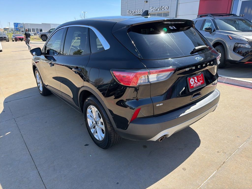 Used 2020 Ford Escape SE image 3