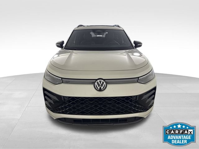 Used 2025 Volkswagen Tiguan SE R-Line AWD/4WD image 2