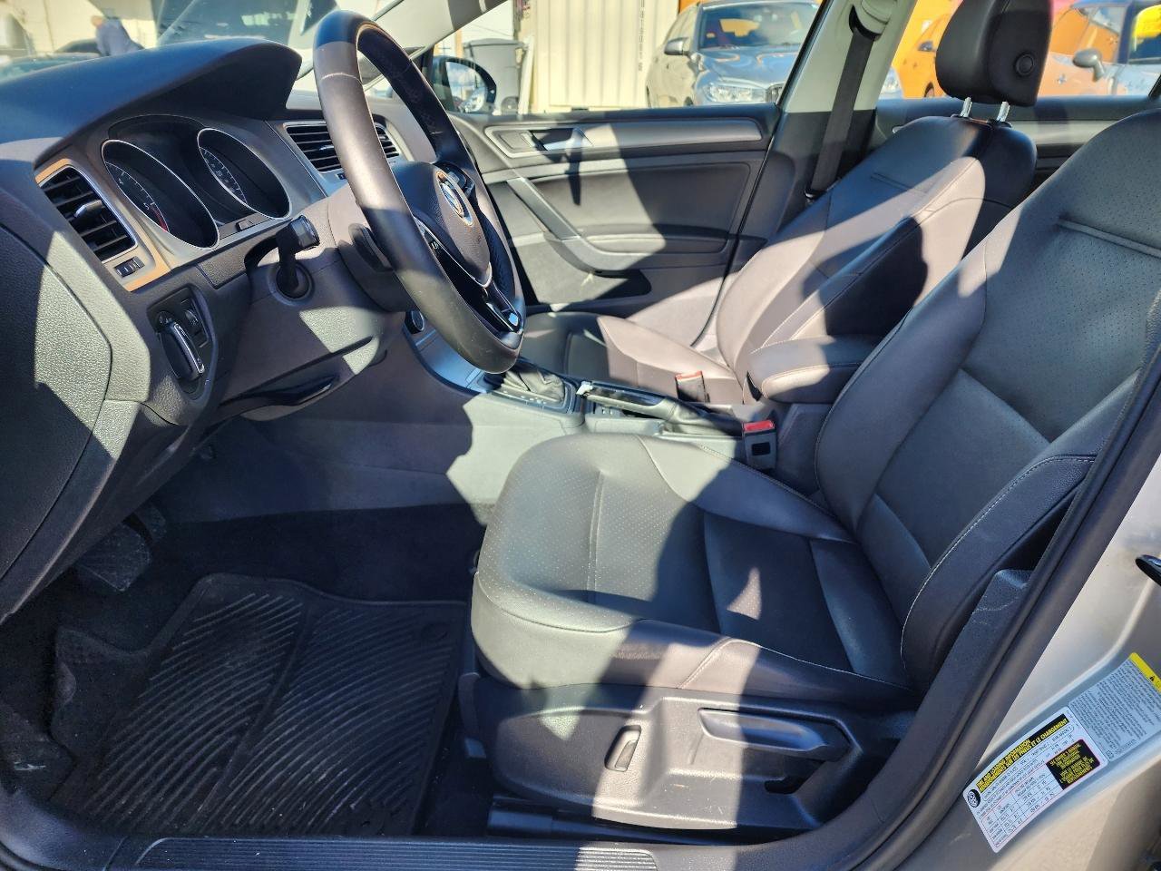 Used 2015 Volkswagen Golf TDI SE image 13