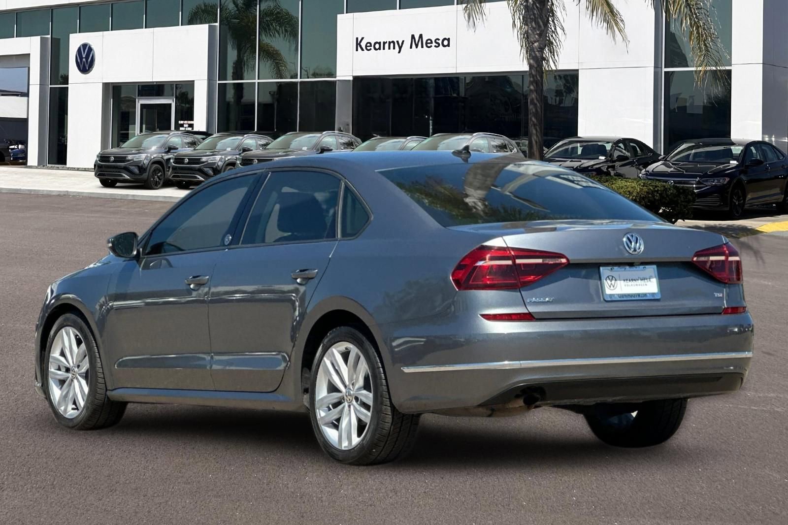 Used 2019 Volkswagen Passat 2.0T Wolfsburg image 6