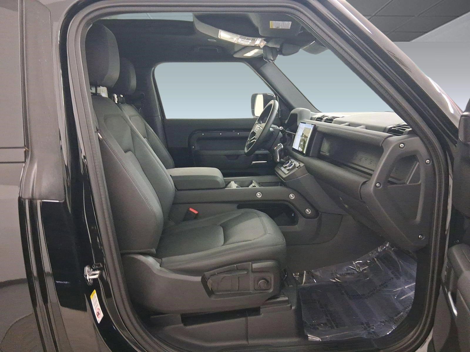 Used 2025 Land Rover Defender 90 S image 30