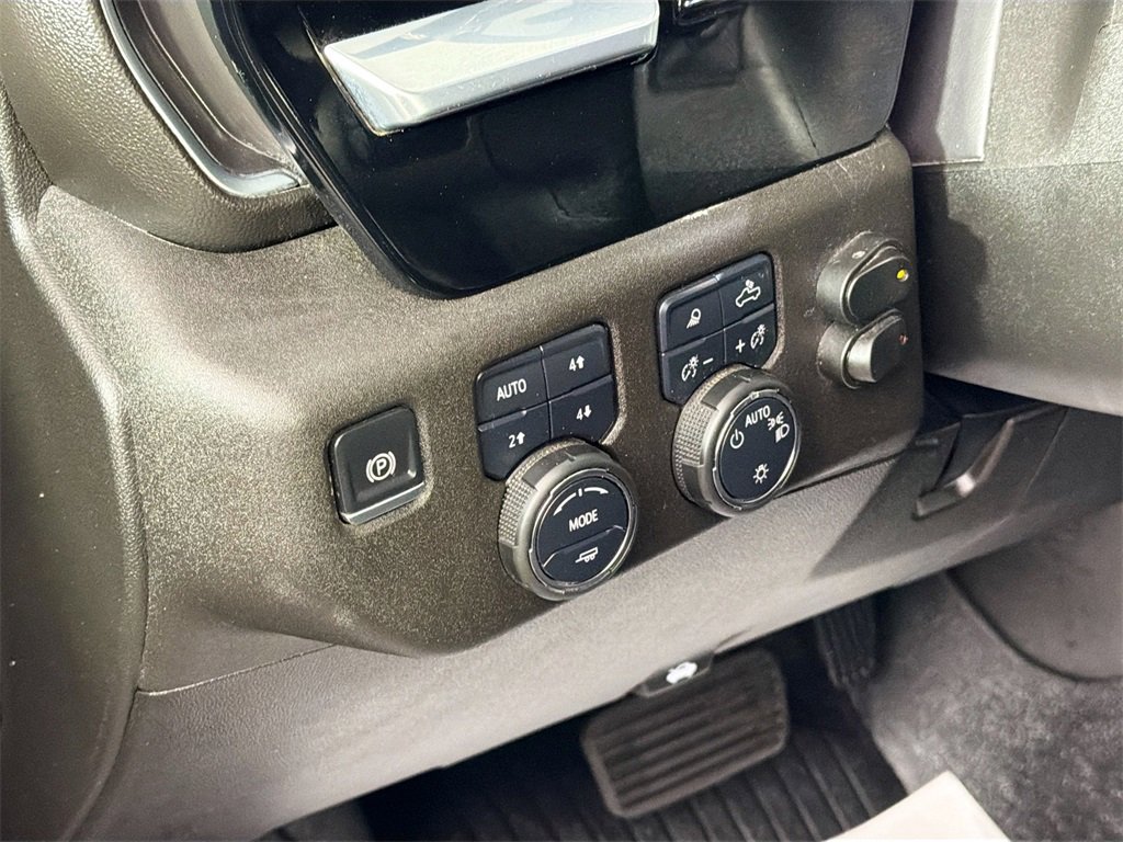 Used 2024 Chevrolet Silverado 1500 LT image 10
