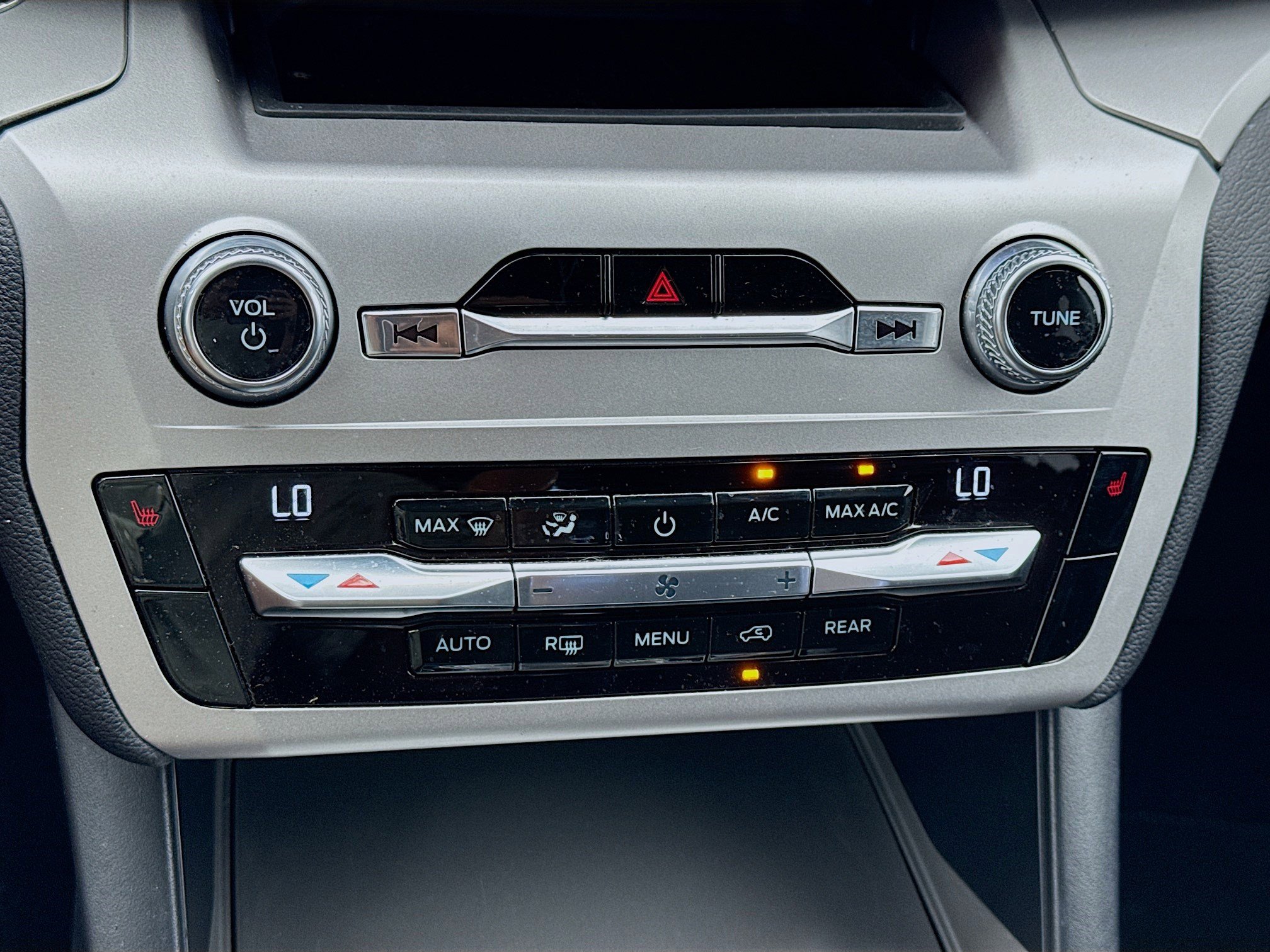 Used 2021 Ford Explorer XLT image 12