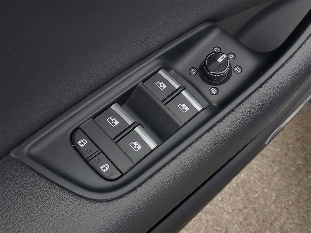 Used 2021 Audi Q8 Prestige w/ Prestige Package image 13