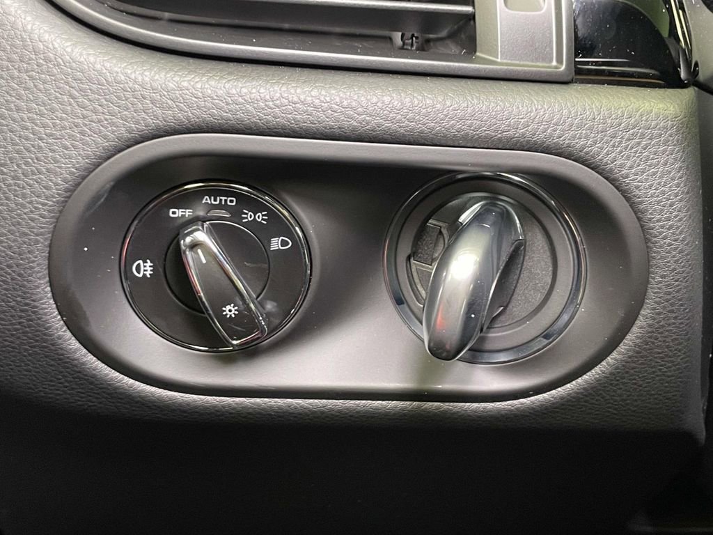 New 2025 Porsche Macan image 44