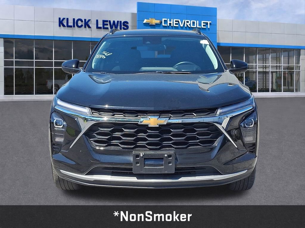 Used 2025 Chevrolet Trax LT w/ Driver Confidence Package FWD image 2