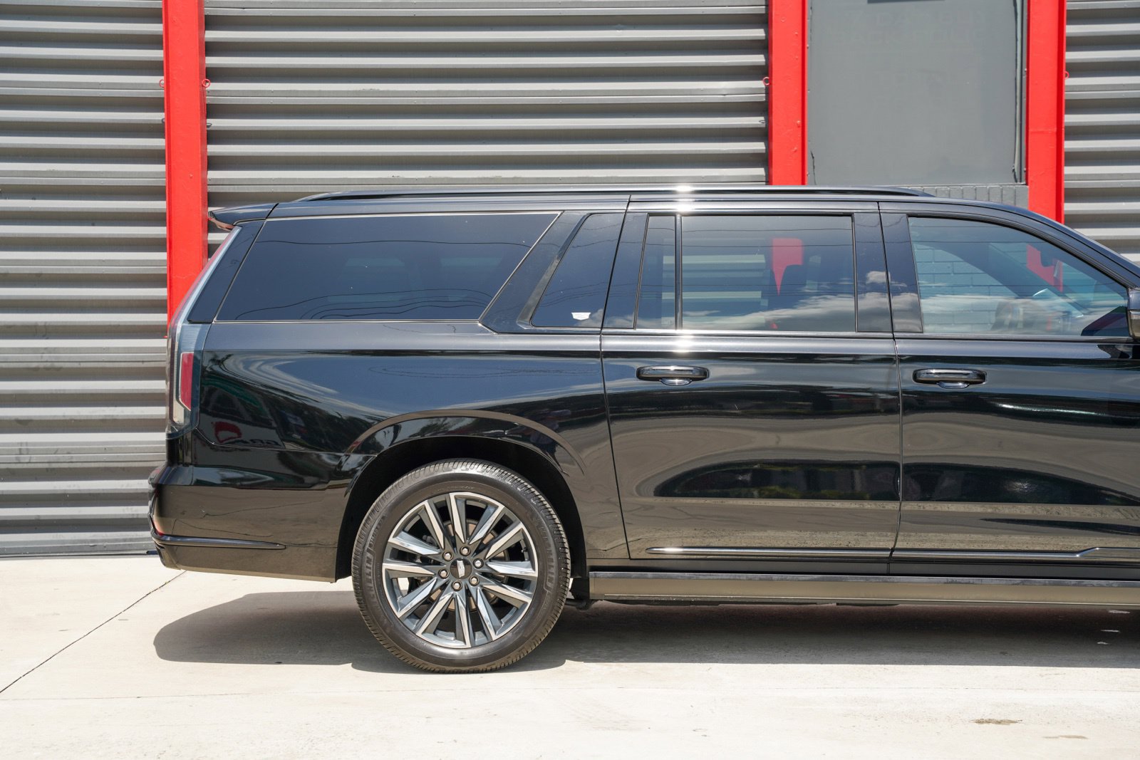 Used 2024 Cadillac Escalade ESV Sport Platinum AWD/4WD image 17