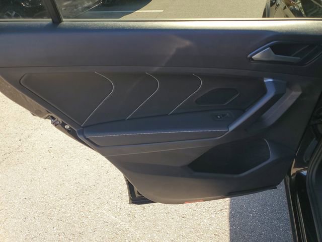 Certified 2023 Volkswagen Tiguan SE R-Line image 8