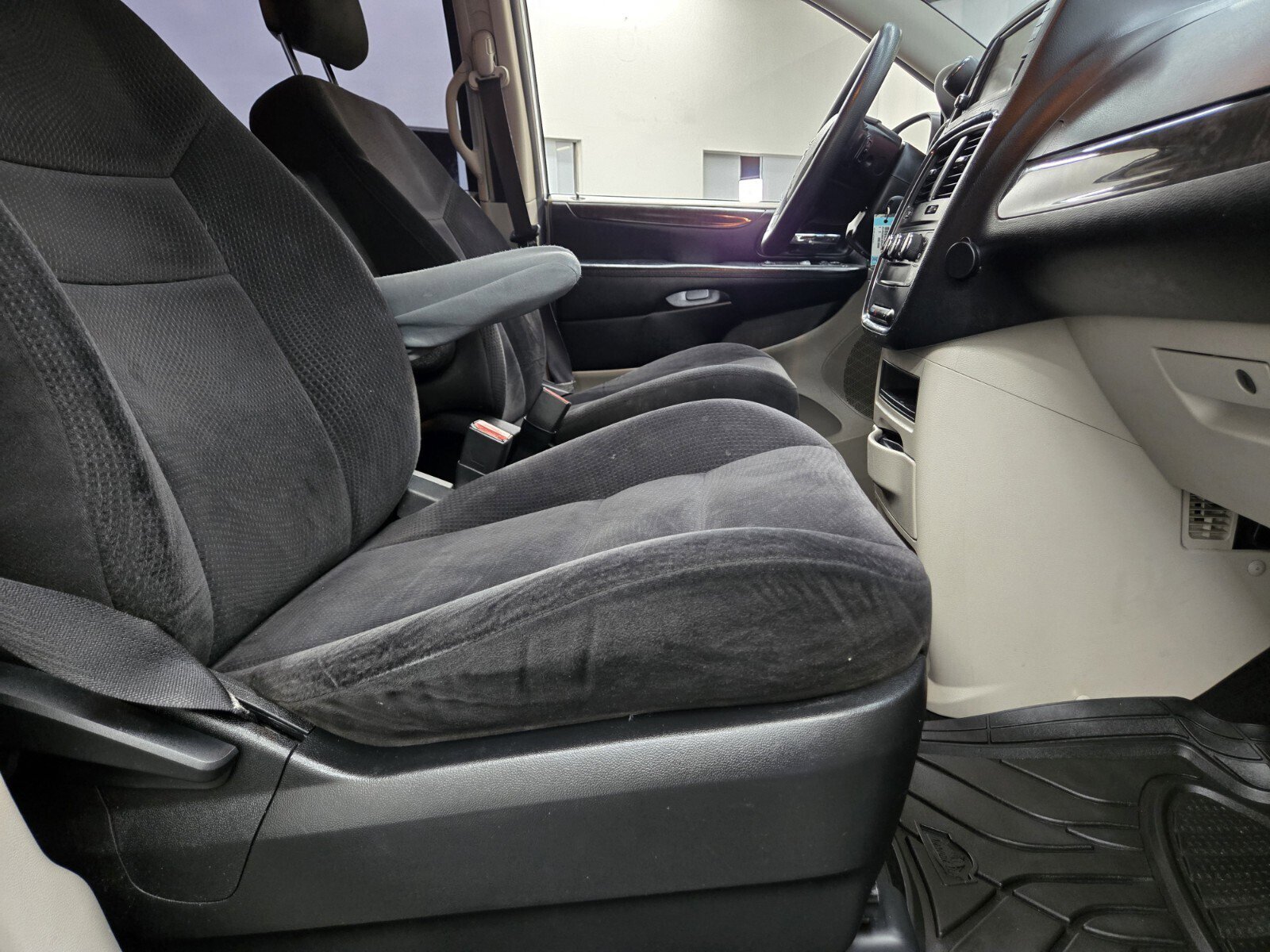 Used 2014 Dodge Grand Caravan American Value Package FWD image 9
