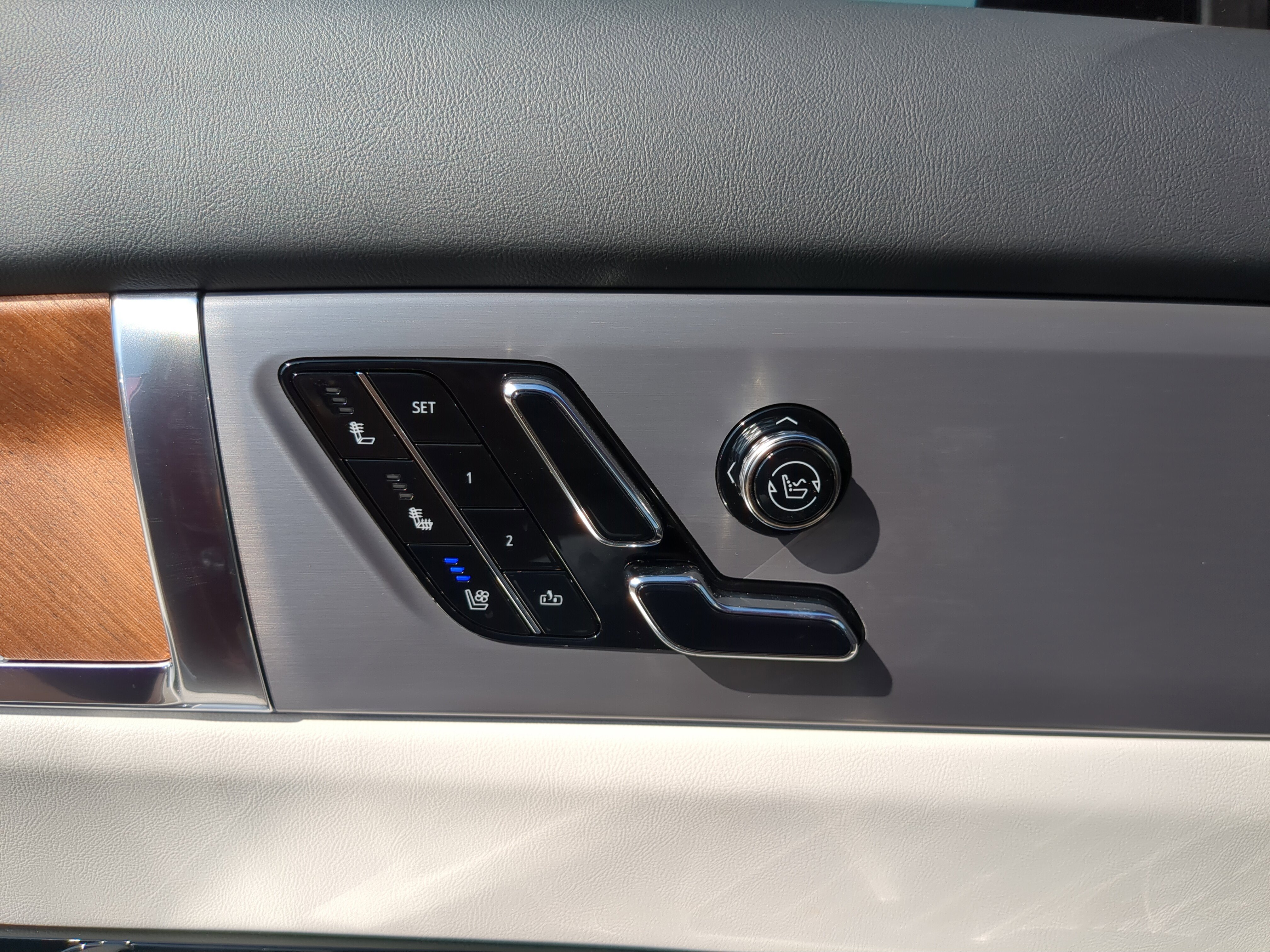 New 2026 Cadillac Vistiq Sport w/ LPO, Floor Liner Package image 18