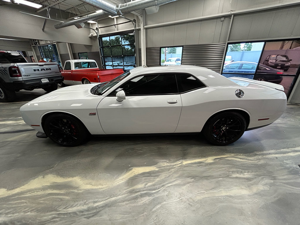 Used 2016 Dodge Challenger SRT w/ Technology Group RWD image 36
