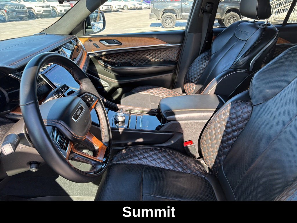 Used 2025 Jeep Grand Cherokee Summit AWD/4WD image 37