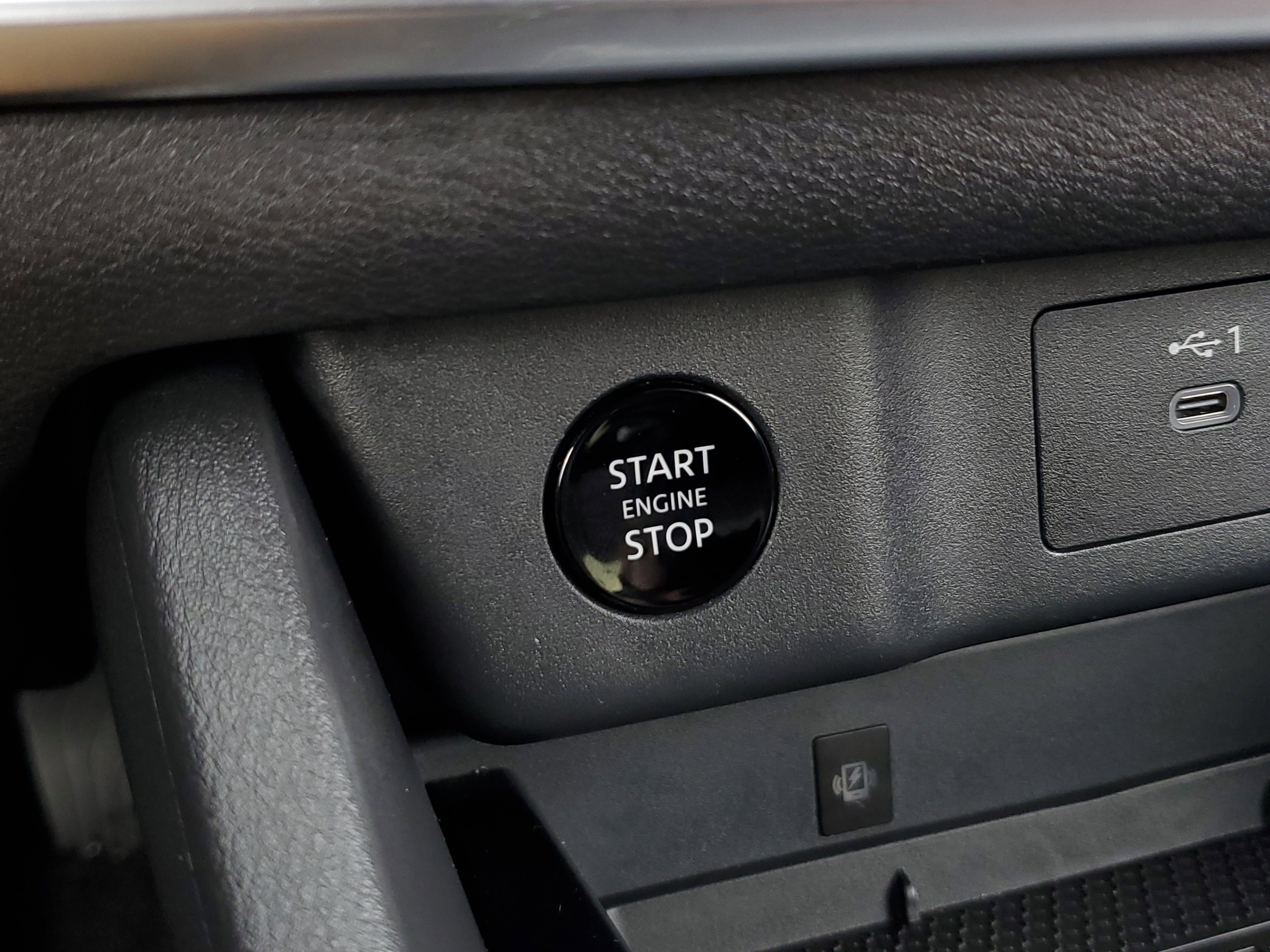 Used 2024 Nissan Rogue SL image 30