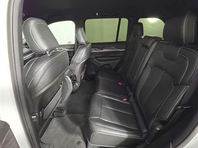 Used 2024 Jeep Grand Cherokee Limited w/ Black Appearance Package image 20