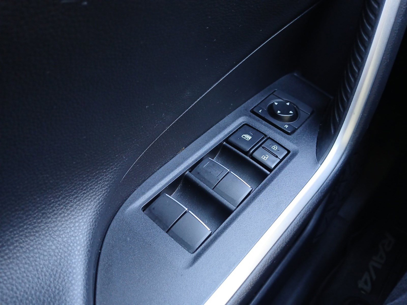 Used 2021 Toyota RAV4 Limited image 19