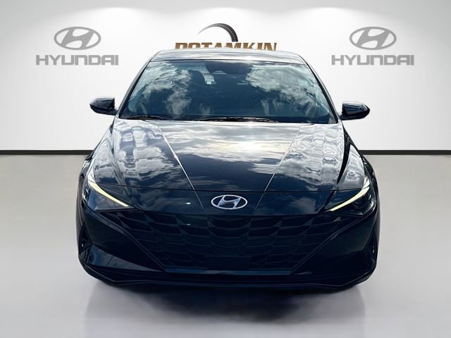 Used 2023 Hyundai Elantra SEL w/ Convenience Package FWD image 2