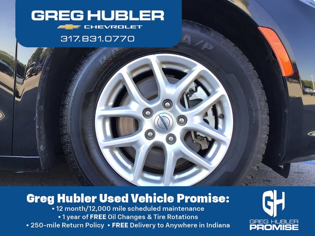Used 2024 Chrysler Pacifica Touring-L FWD image 16