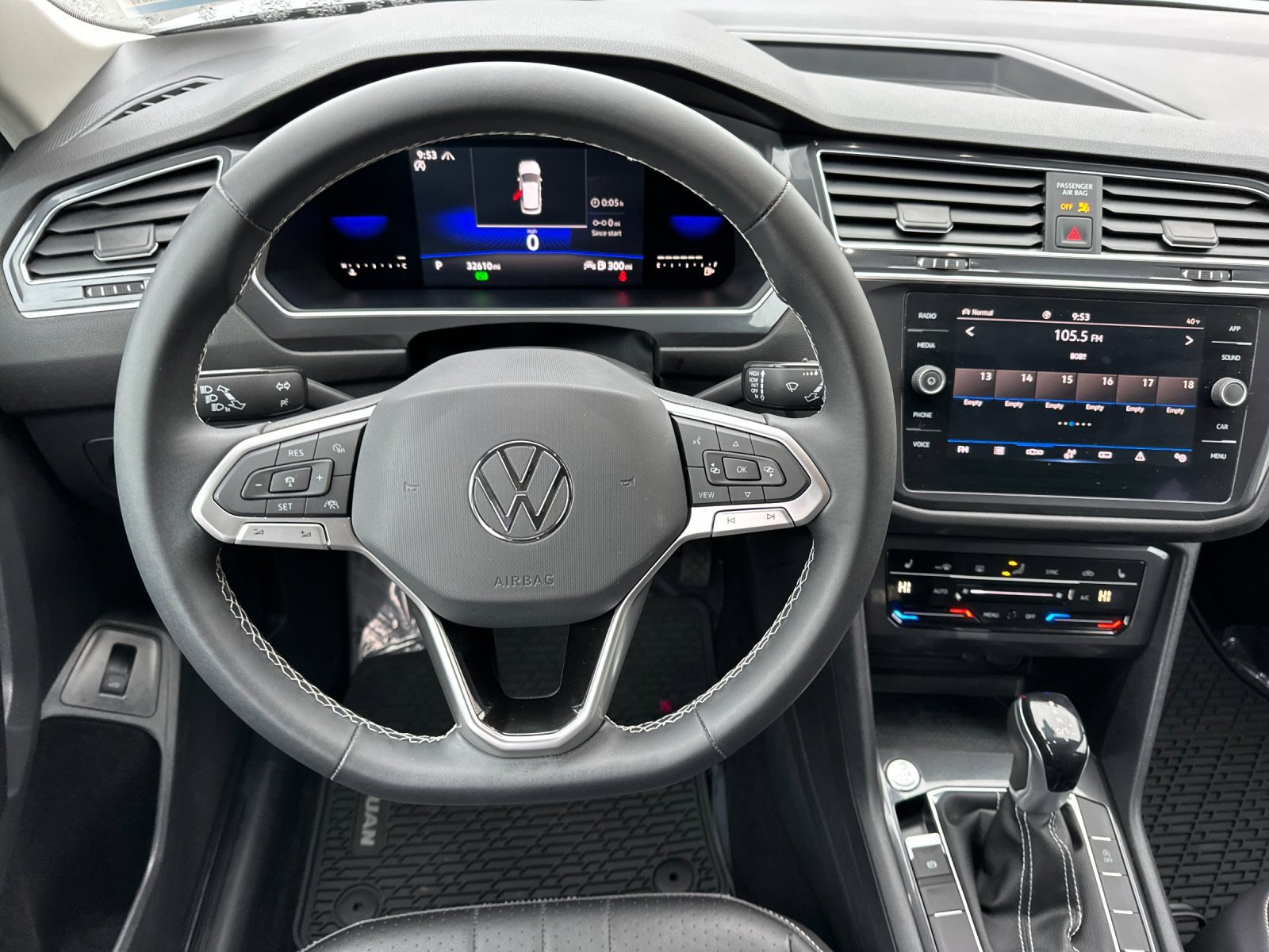 Used 2022 Volkswagen Tiguan SE image 14