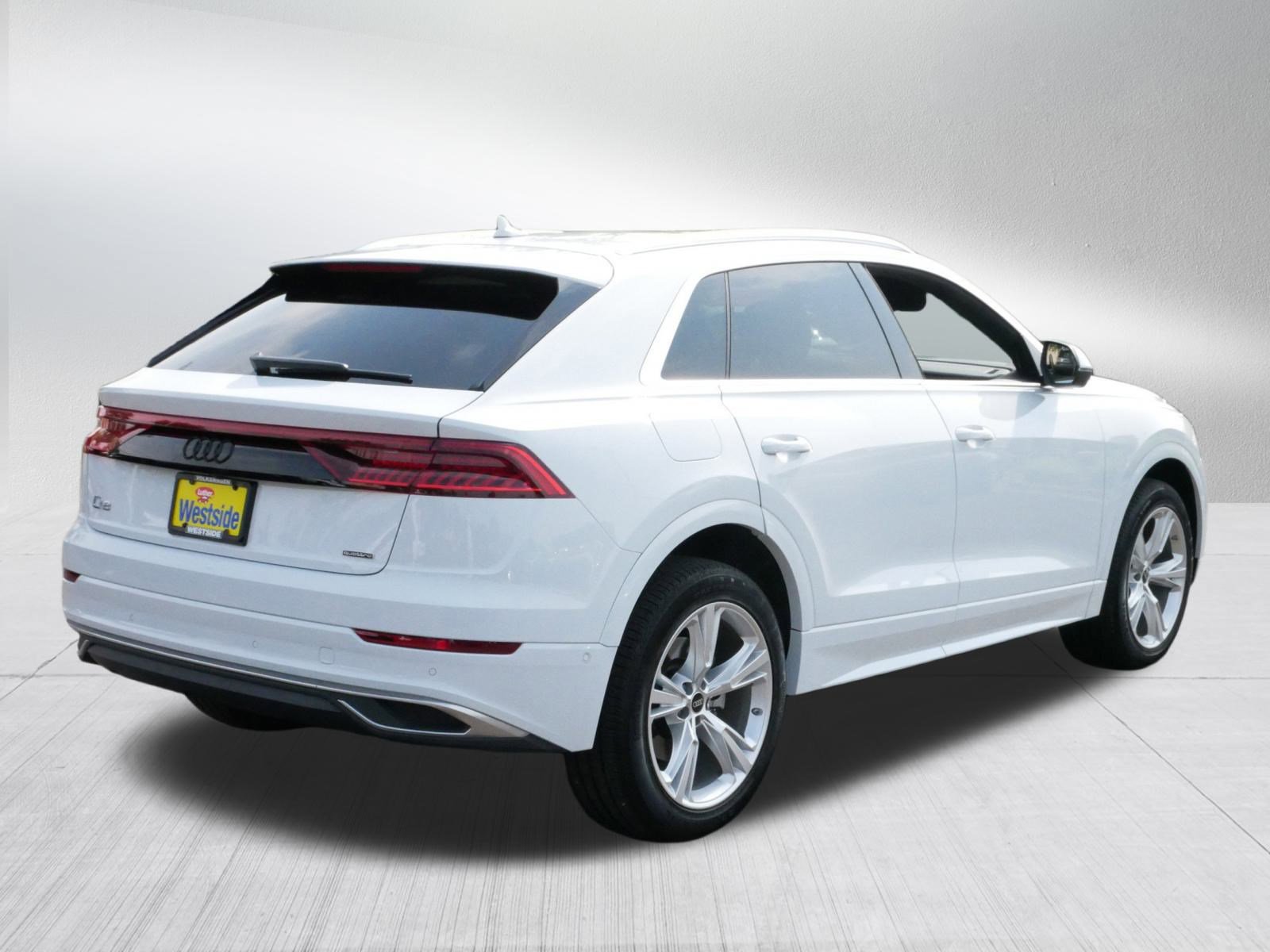 Used 2023 Audi Q8 Premium image 7