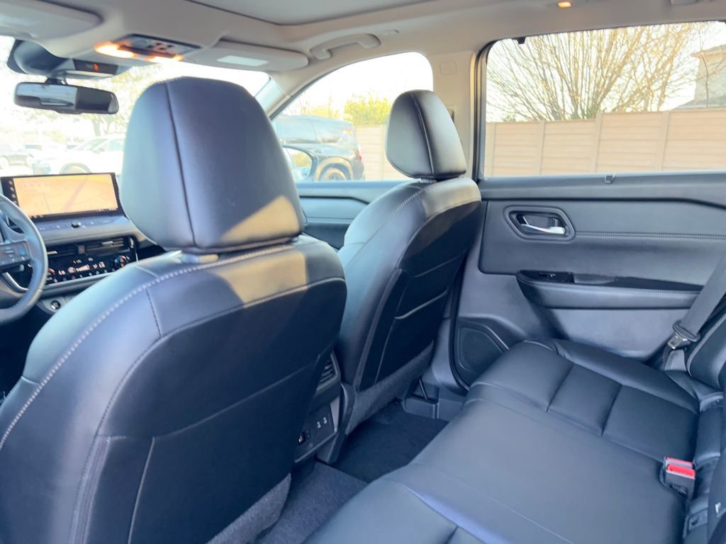 Used 2024 Nissan Rogue SL w/ SL Premium Package image 26