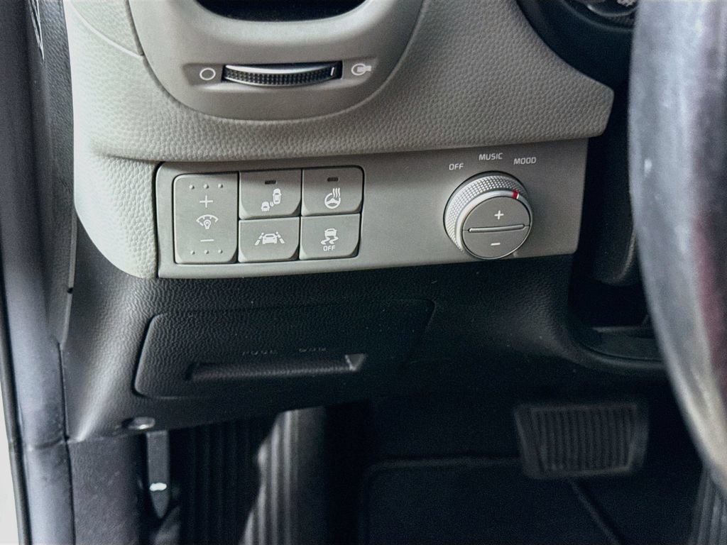 Used 2018 Kia Soul + w/ + Primo LIT Package FWD image 10