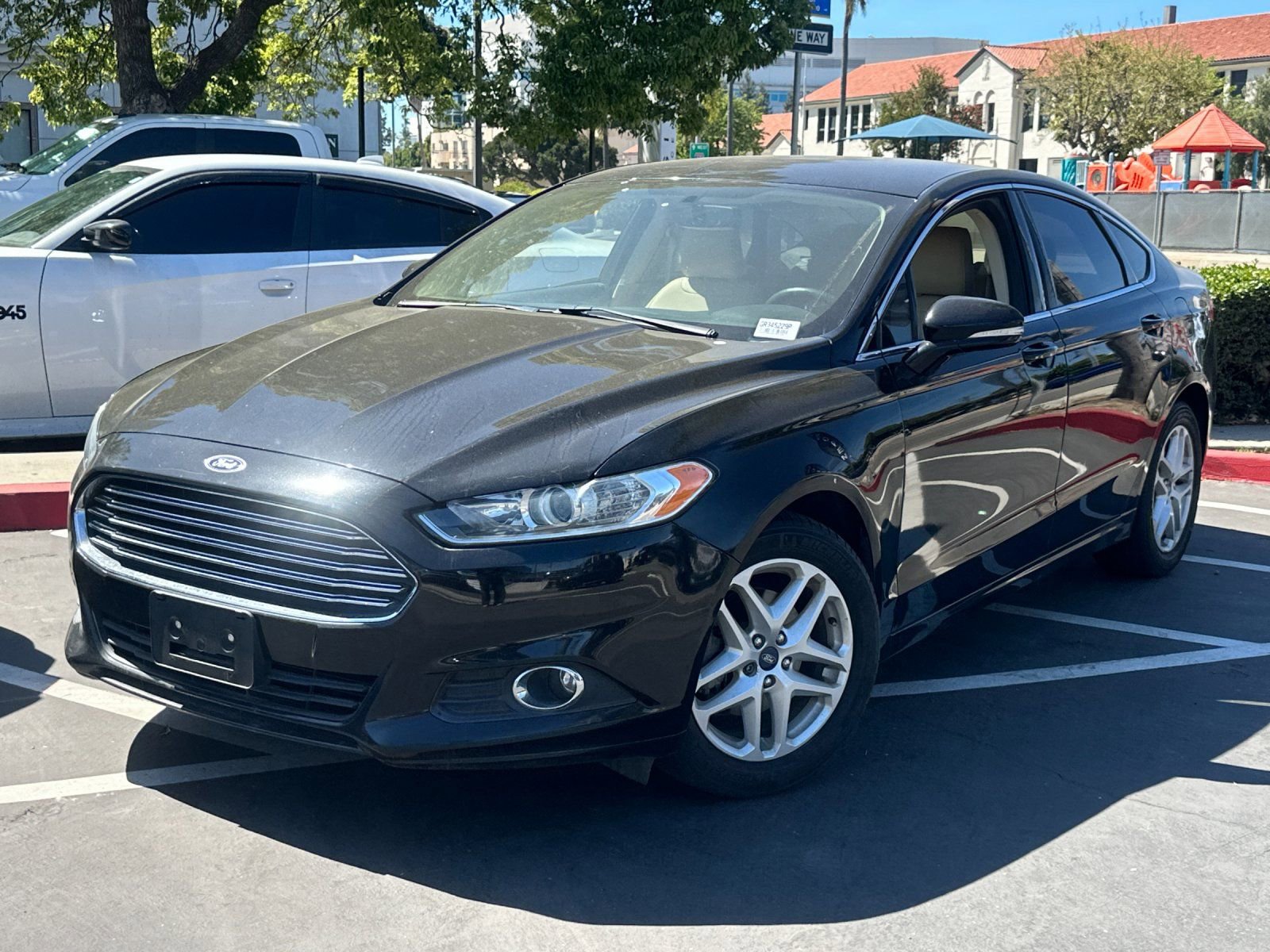 Used 2016 Ford Fusion SE w/ Equipment Group 202A image 2