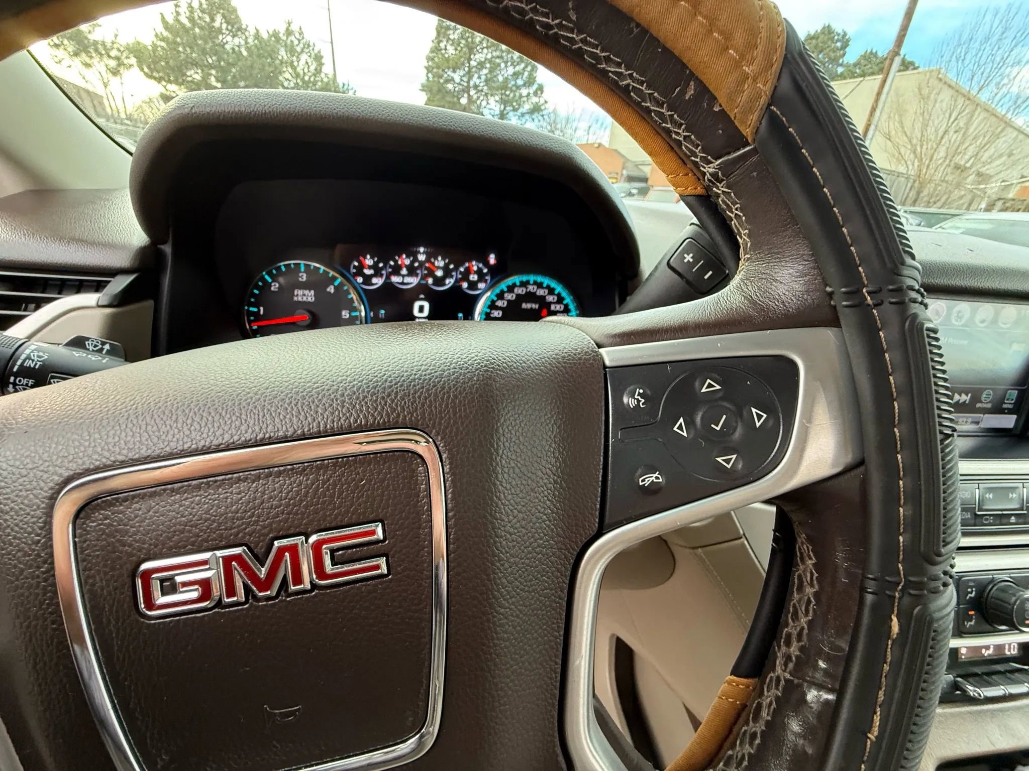 Used 2017 GMC Yukon XL SLT w/ Open Road Package image 31