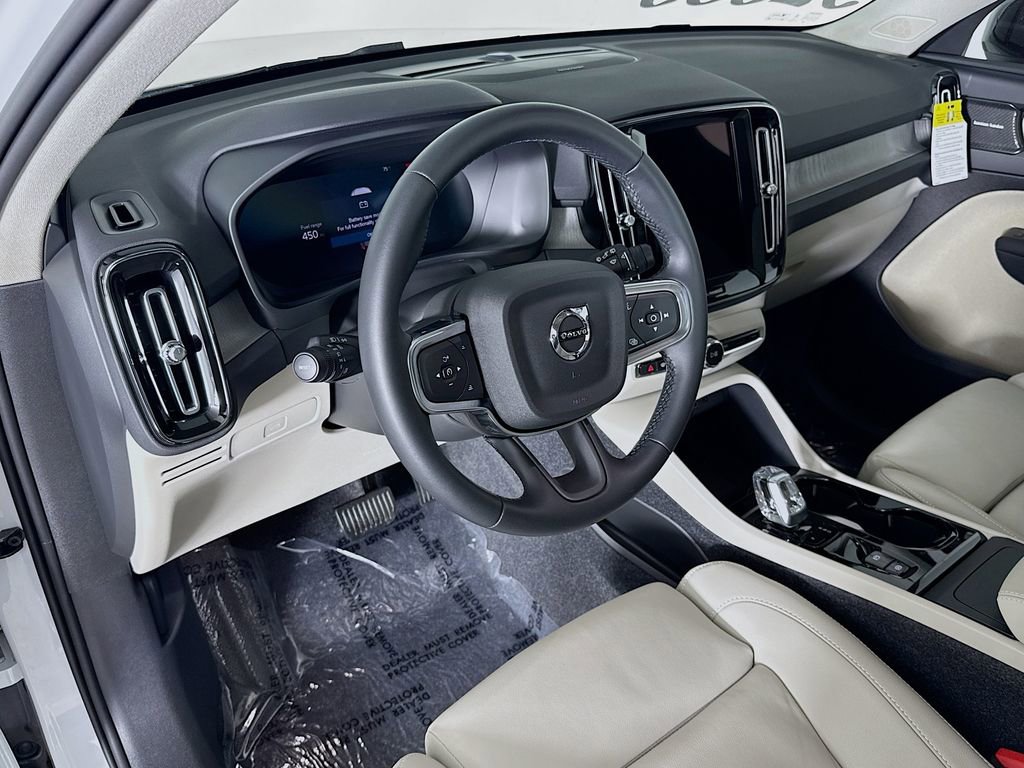 Certified 2026 Volvo XC40 B5 Ultra w/ Climate Package image 9