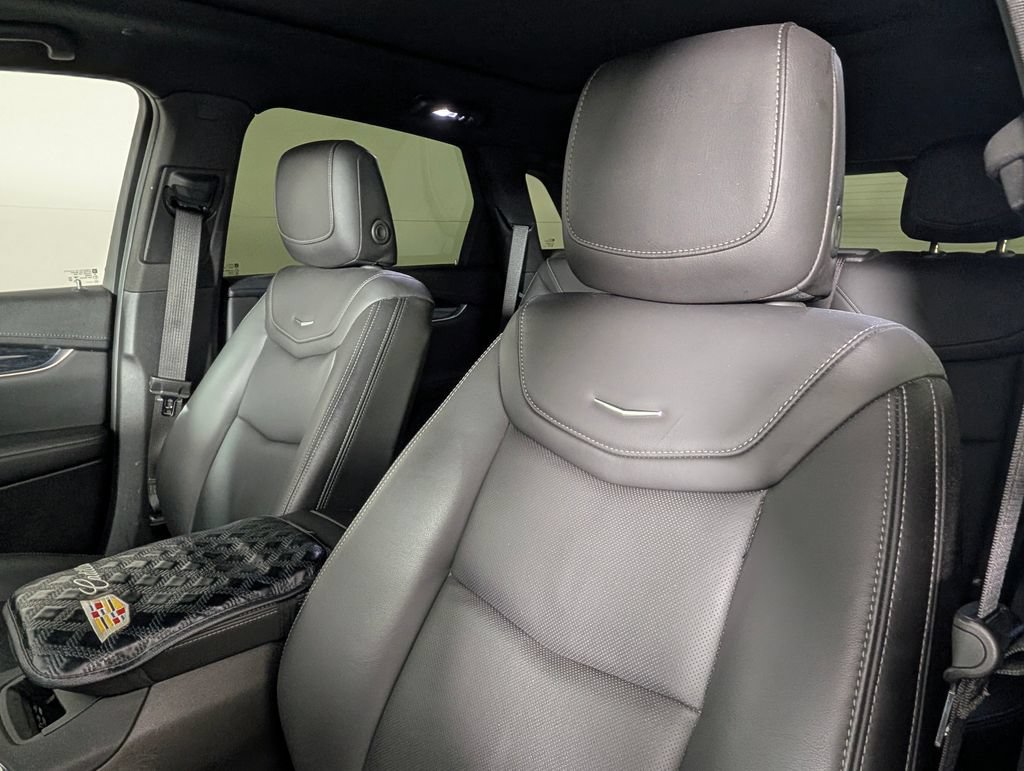 Used 2022 Cadillac XT5 Premium Luxury w/ Technology Package FWD image 5