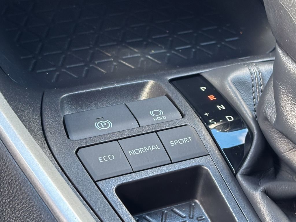 Used 2025 Toyota RAV4 XLE w/ Weather Package image 27