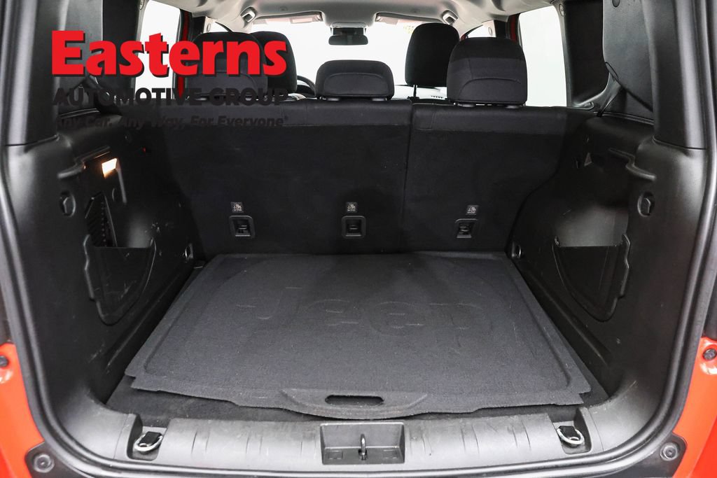 Used 2021 Jeep Renegade Latitude AWD/4WD image 9