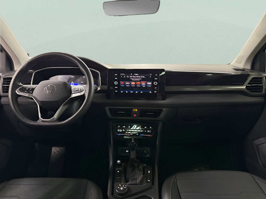 Certified 2025 Volkswagen Taos SE image 10