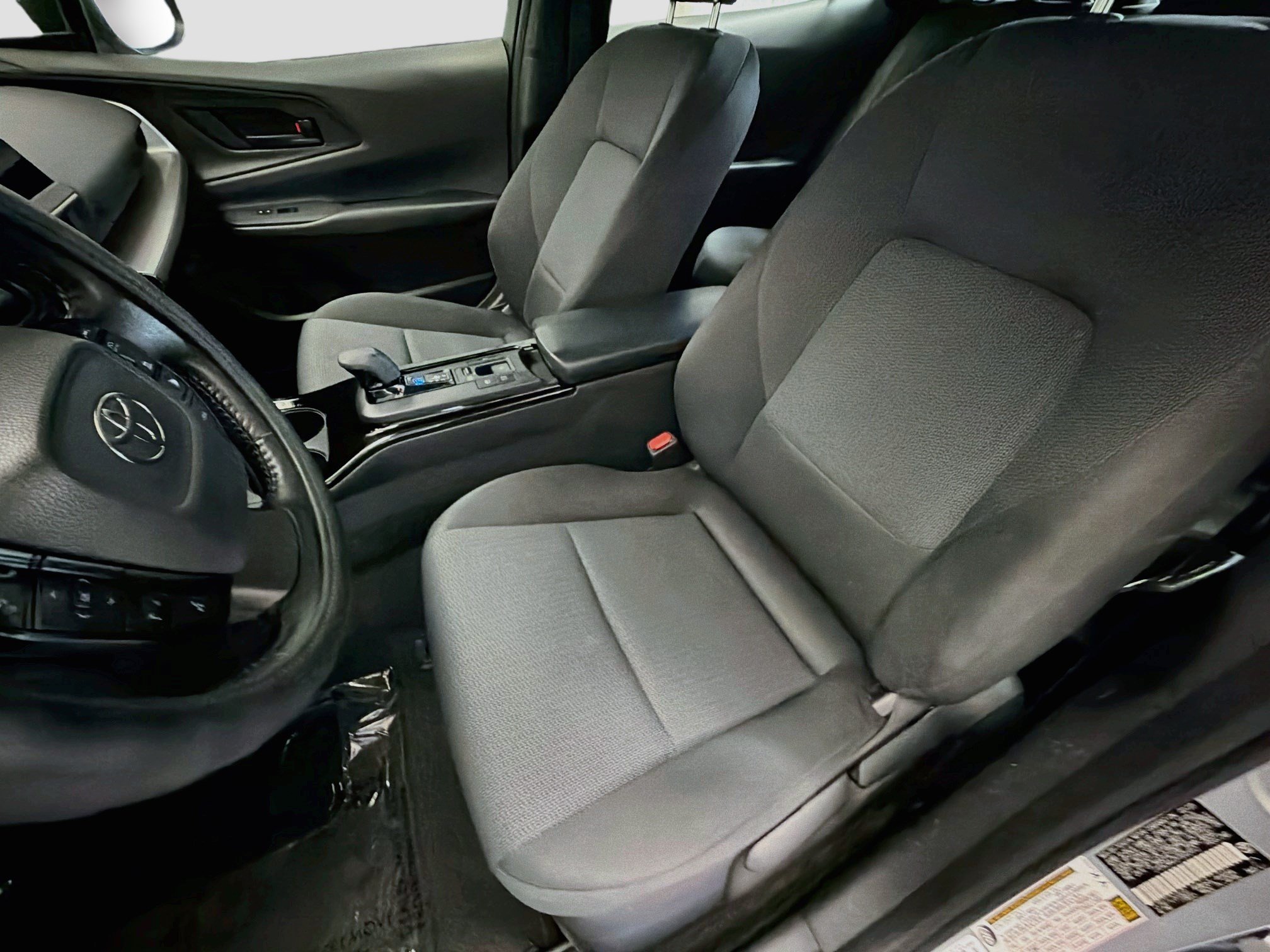 Used 2023 Toyota Prius LE FWD image 11