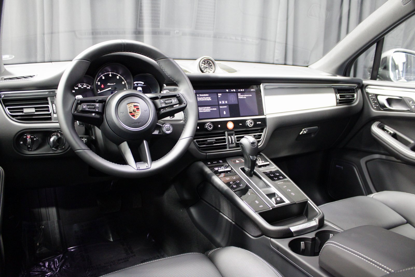 New 2026 Porsche Macan Turbo image 4