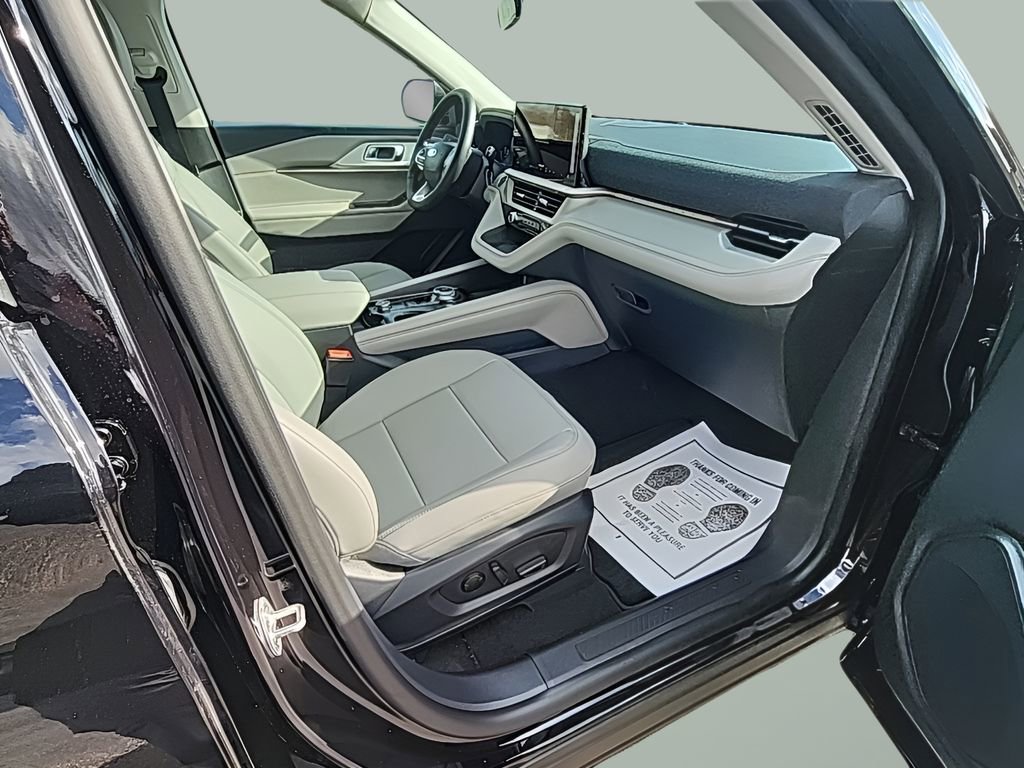 New 2026 Ford Explorer Active w/ Active Comfort Package image 15