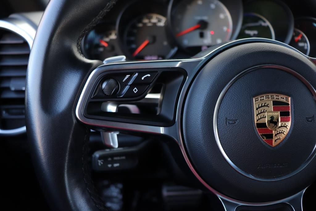 Used 2018 Porsche Cayenne S image 39