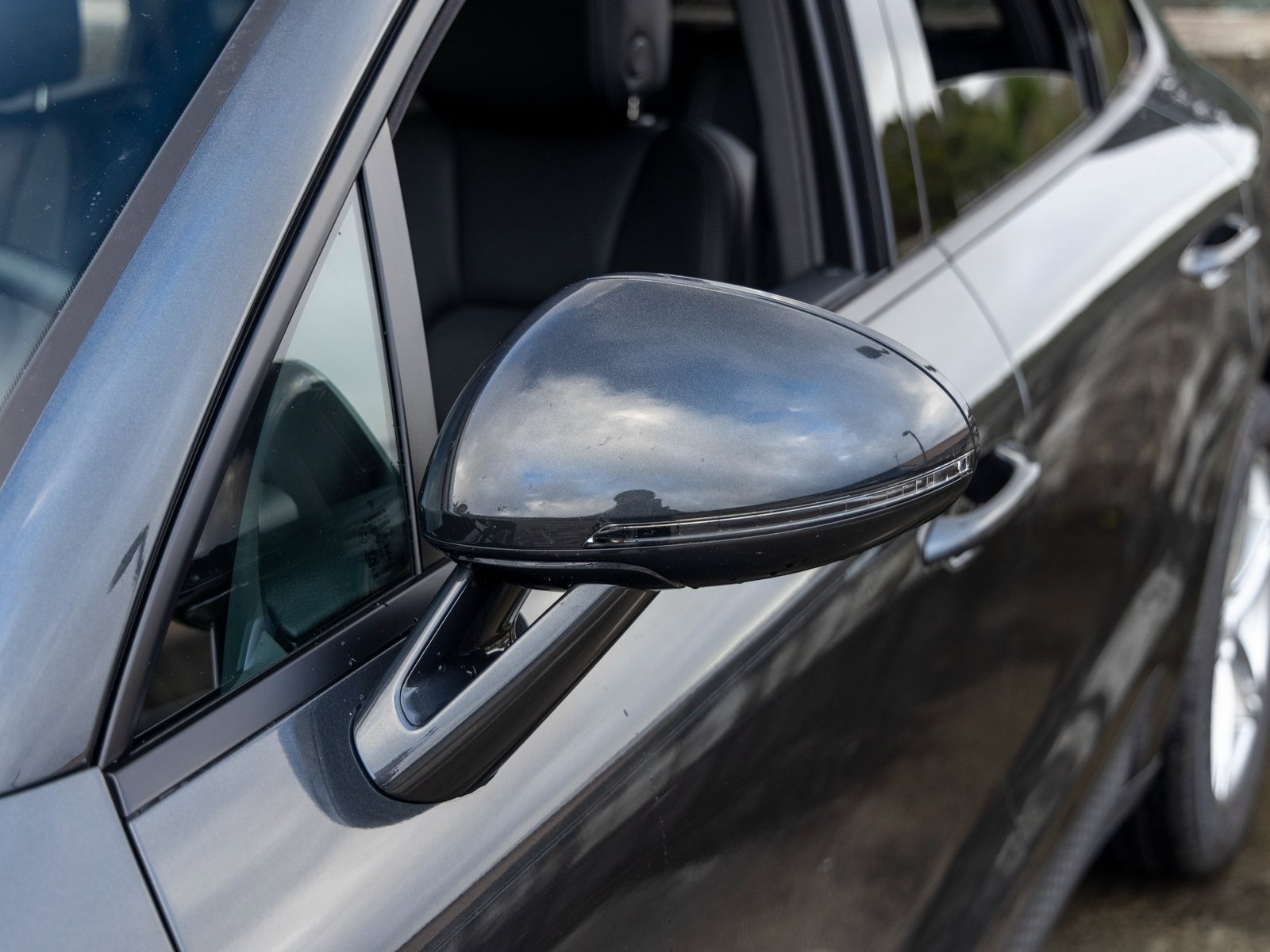 Certified 2025 Porsche Macan image 17