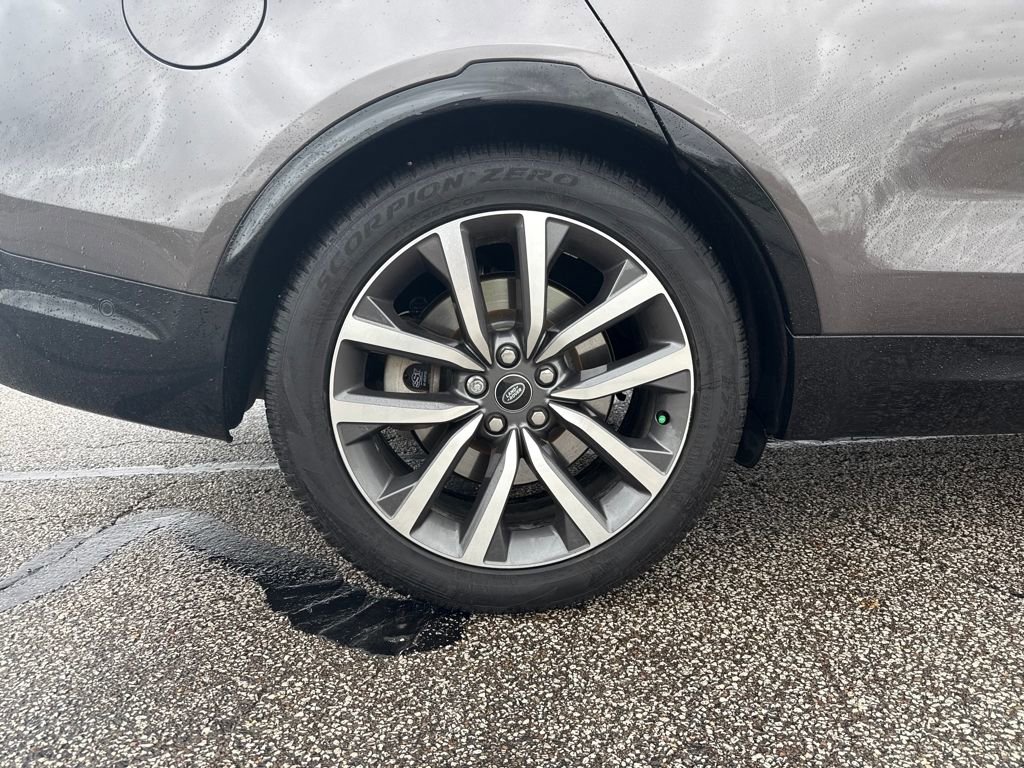 New 2023 Land Rover Discovery S R-Dynamic image 24