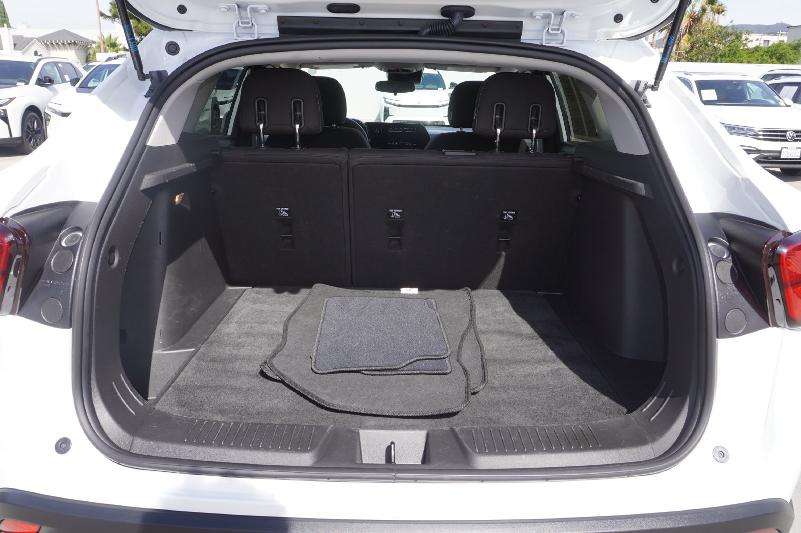 Used 2025 Chevrolet Trax LS FWD image 8