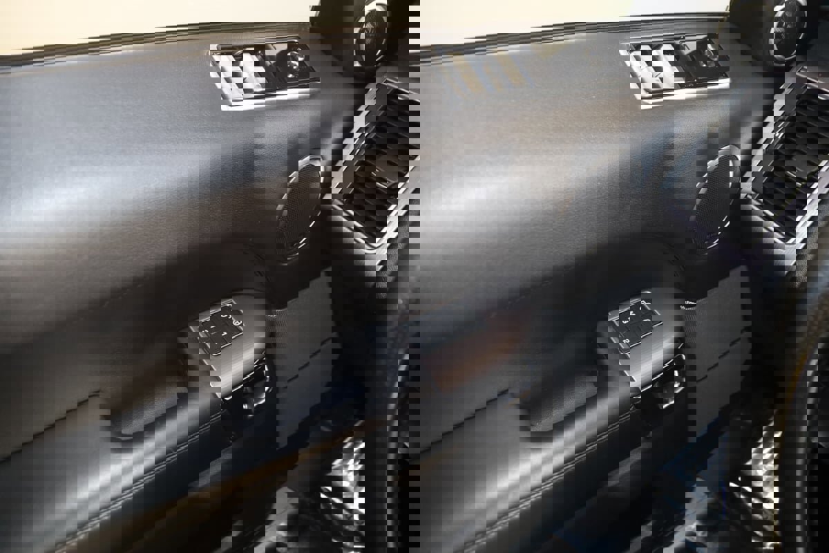 Used 2018 Land Rover Range Rover Sport HSE image 29