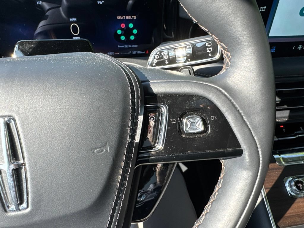 Used 2025 Lincoln Aviator Reserve AWD/4WD image 15