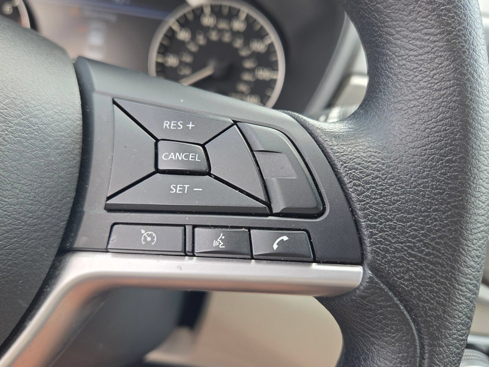 Used 2025 Nissan Altima 2.5 SV FWD image 25