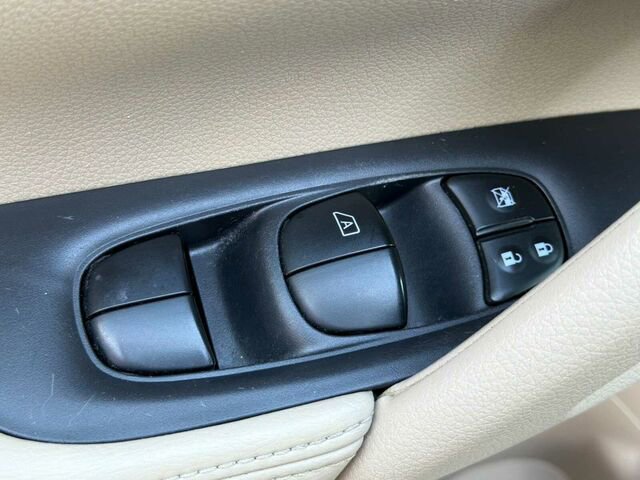 Used 2015 Nissan Rogue S image 14