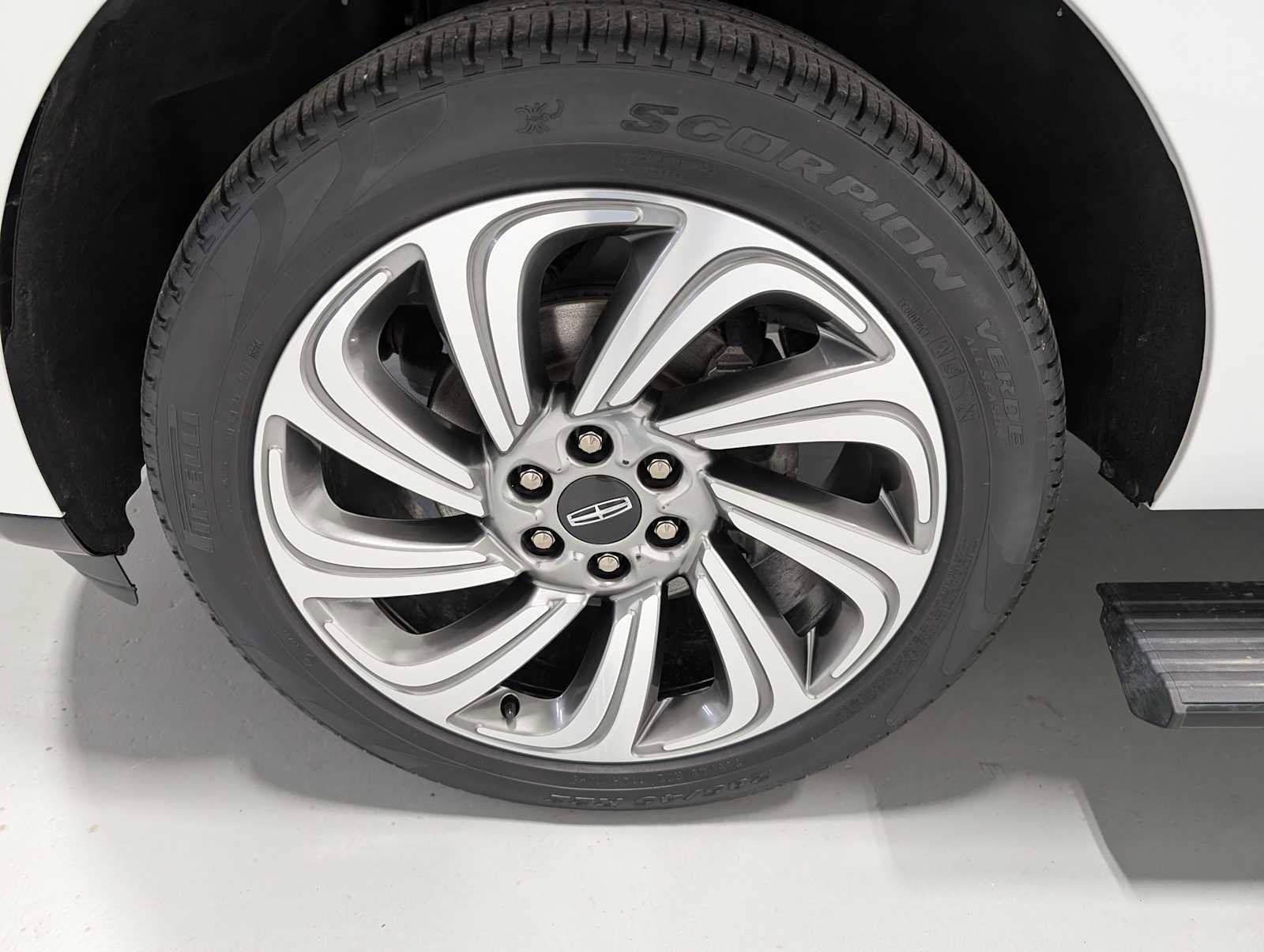 Certified 2023 Lincoln Navigator Reserve AWD/4WD image 3