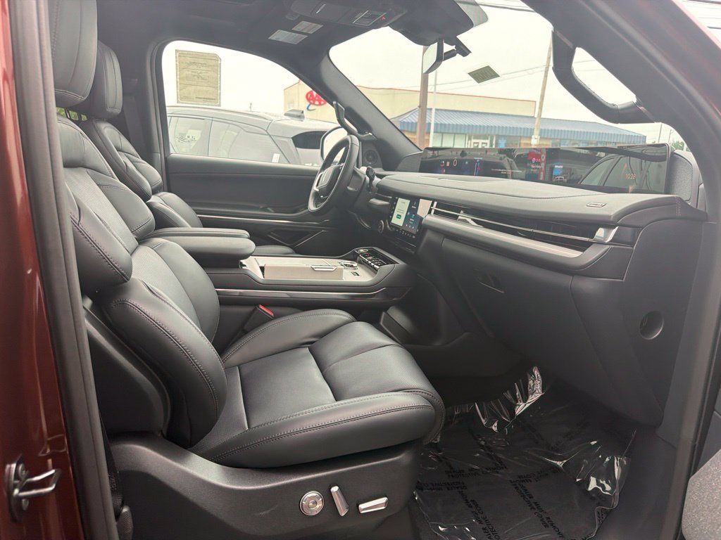 New 2027 Lincoln Navigator Reserve w/ Jet Appearance Package AWD/4WD image 7