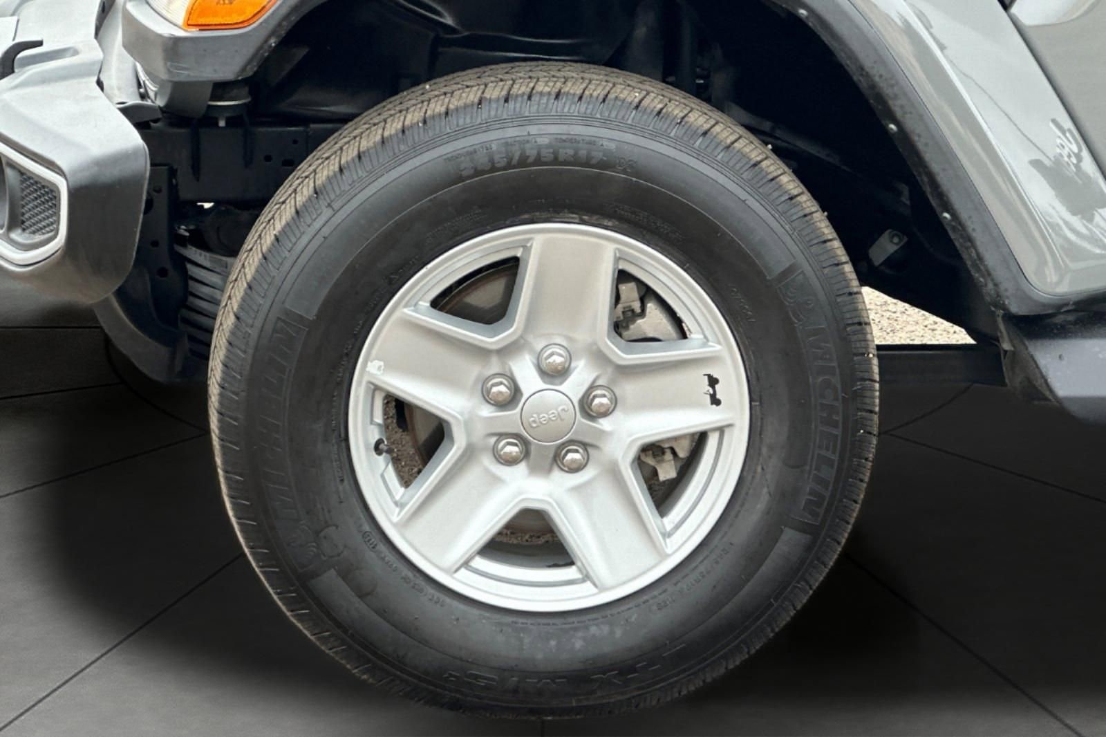 Certified 2022 Jeep Gladiator Overland w/ Safety Group image 31