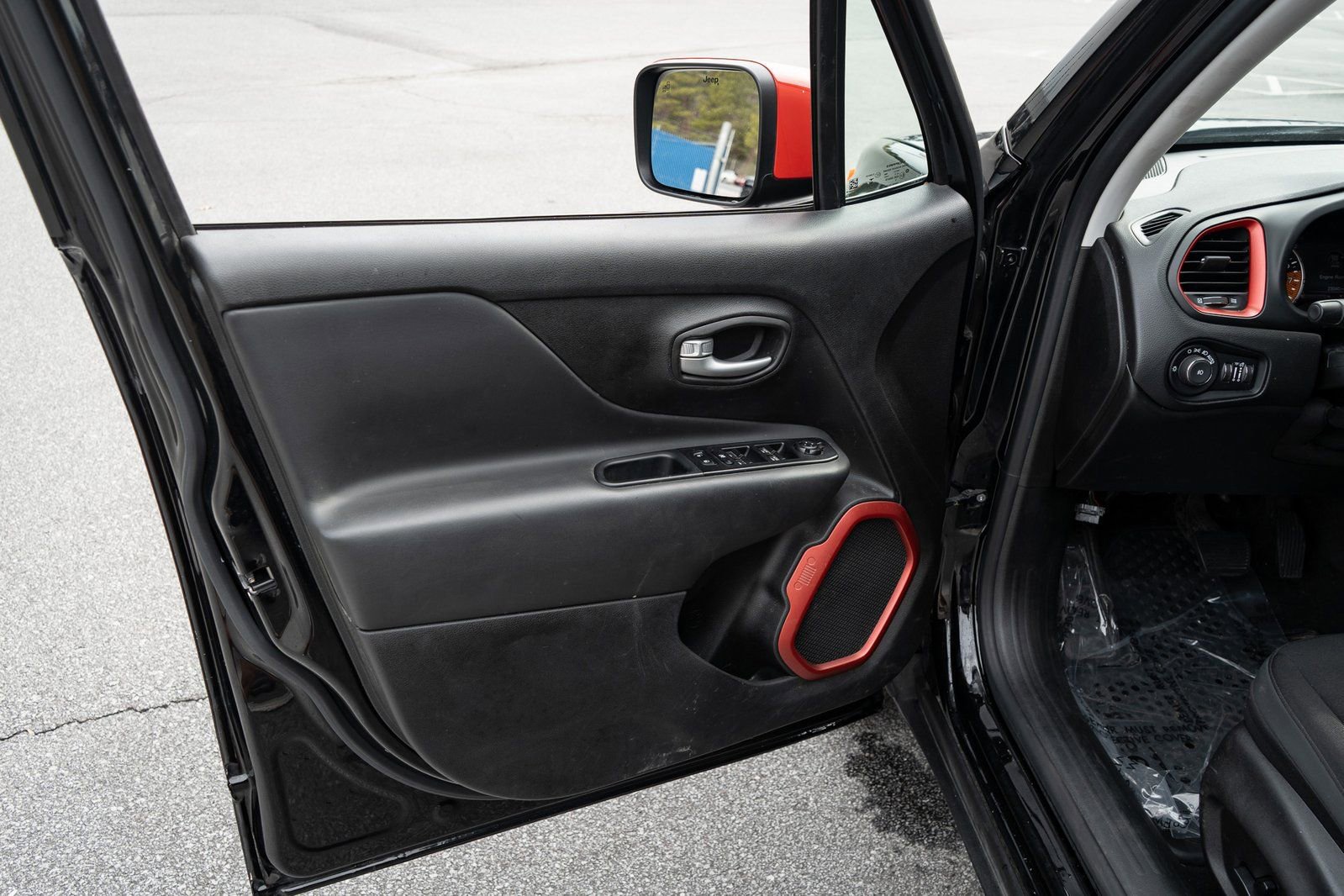 Used 2023 Jeep Renegade Latitude w/ Sun/Sound Group image 16